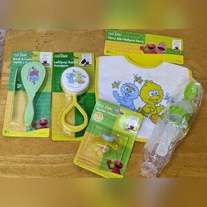 New Sesame Street gift set bib rattle feeding bottle spoon pacifier brush, T7MIS